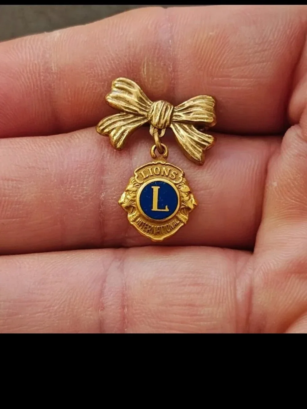 1950s Lions Clubs International Ladies Bow Knot Pin With Dangling Charm